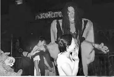 环球嘉年华"夜鬼"吓煞游客(图)