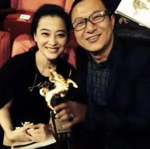 梅婷:拒绝名导演,砸400万给前夫拍片,二婚也幸福