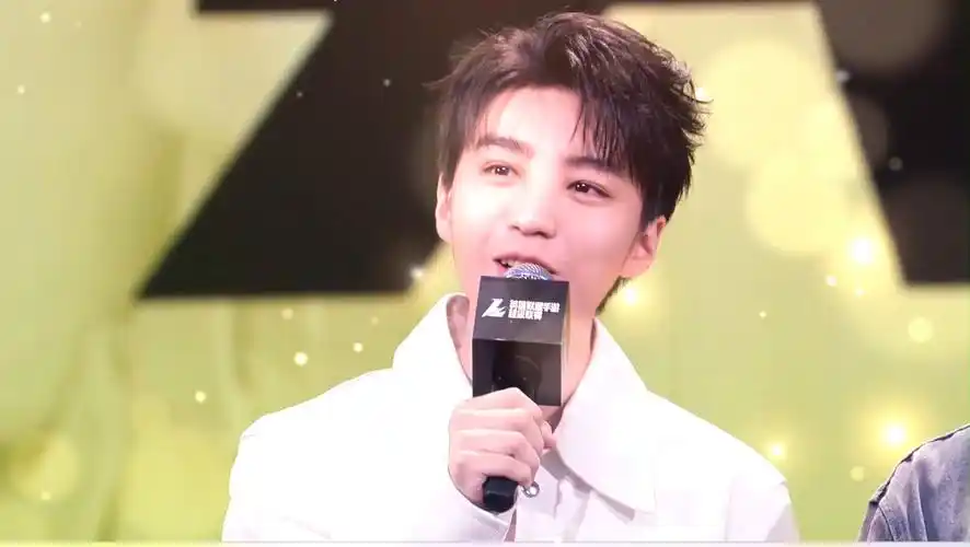 王俊凯的笑会治愈不开心的每一天