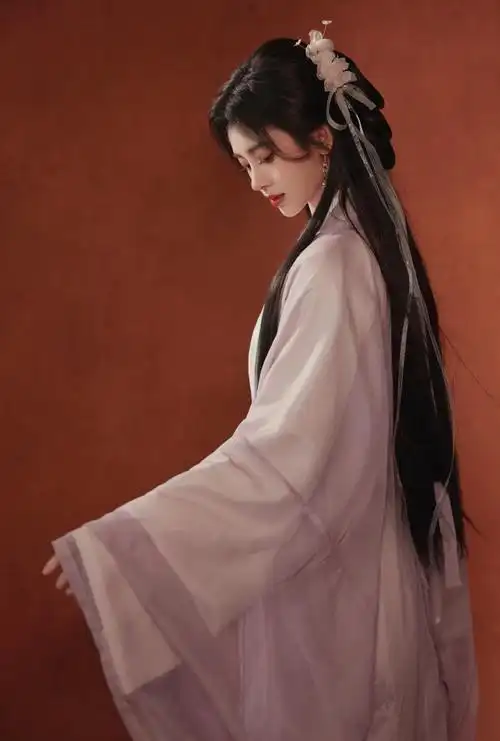 10@鞠婧祎个人工作室微博更新鞠婧祎个人工作室    汉服|@暮云清裳