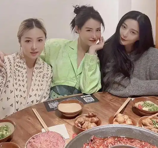 范冰冰父亲再惹争议,大庭广众想亲新娘|左岸|范涛|范丞丞|洪金宝_网易