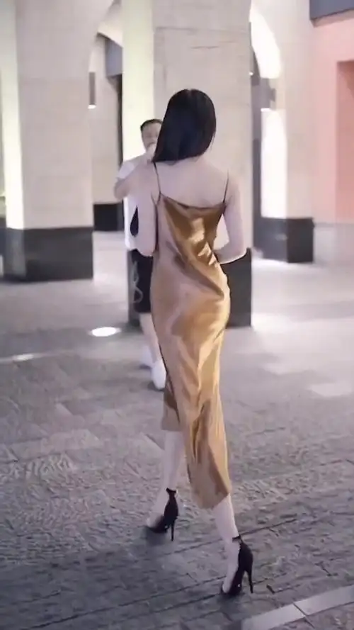 背影如此美丽,想必能成为路人的一部分回忆