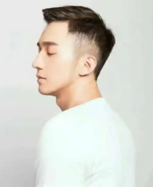 男生头顶的头发少,适合剪个什么发型?