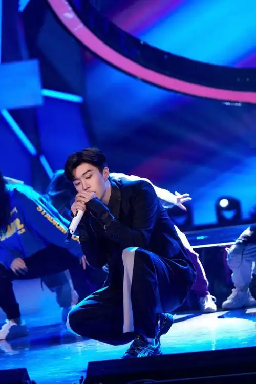 范丞丞快乐大本营预告照合照,快本舞台展现百变魅力,期待范丞丞|综艺