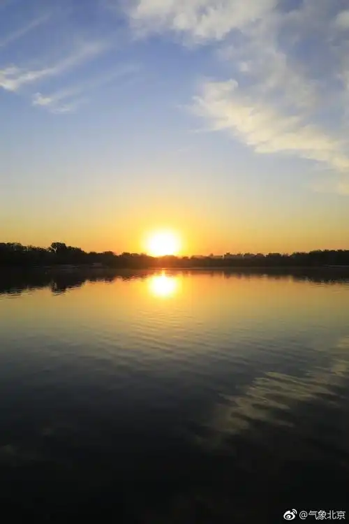 静谧安适的清晨,阳光慵懒的照耀着大地,一切欣欣然睁开了眼