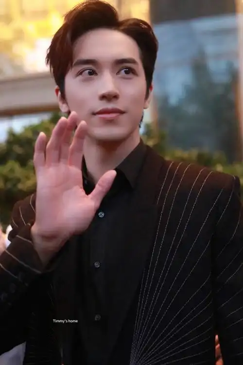 许魏洲超话xwz#许魏洲综艺童话#惊鸿一瞥,乱入我心@许魏洲zz#许魏洲金