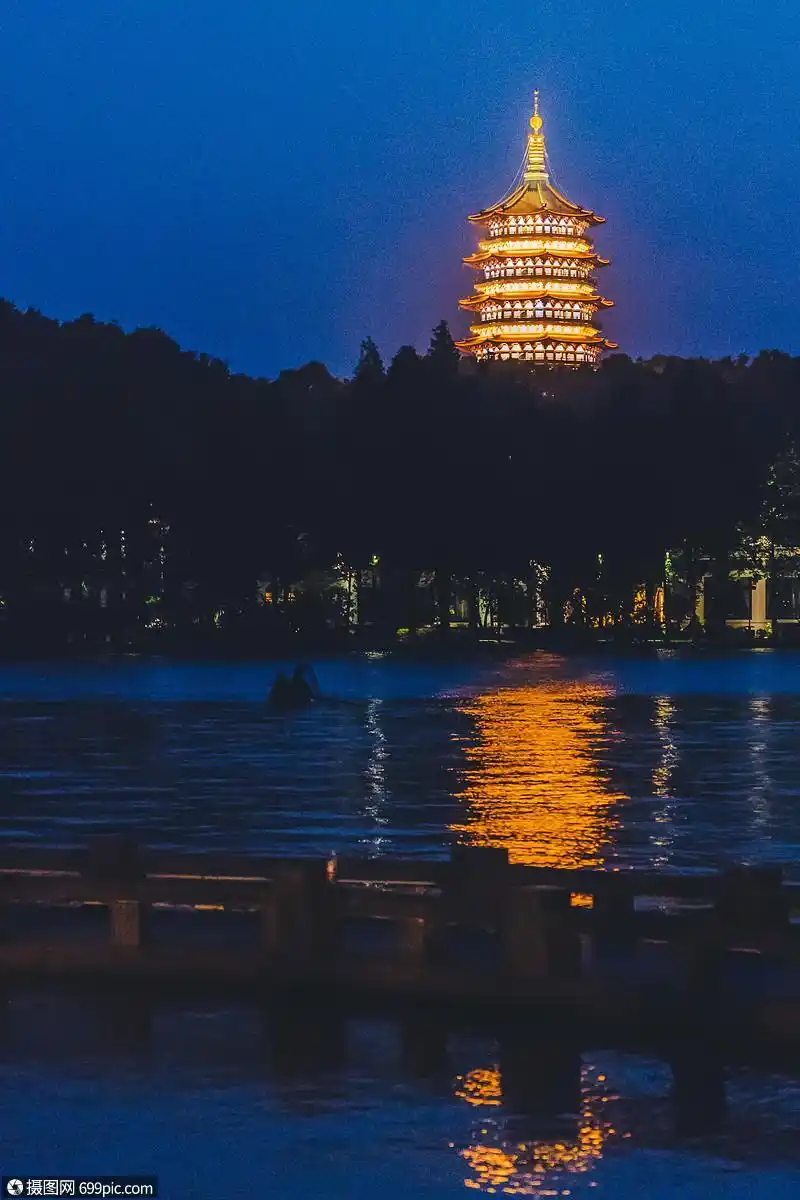 西湖长桥雷峰塔
