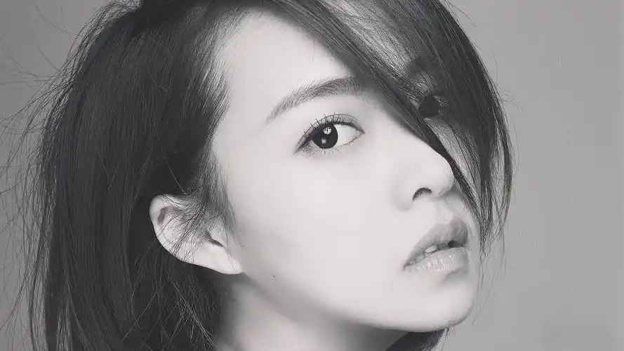 美女明星余心恬写真高清桌面壁纸