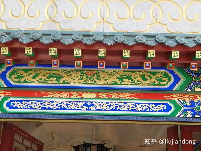 古建筑彩绘之大雄宝殿彩绘蓝天白云背景墙壁画