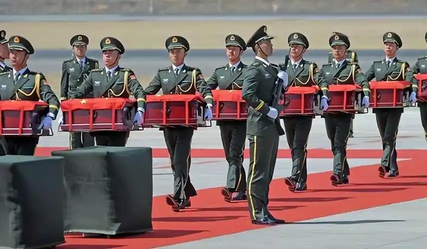 鸭绿江畔,江水悠悠,似在低吟着往昔的烽火悲歌