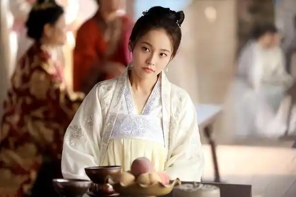 回顾:三四十岁能演学生只服这7位,不用装嫩校服一穿灵气就来!