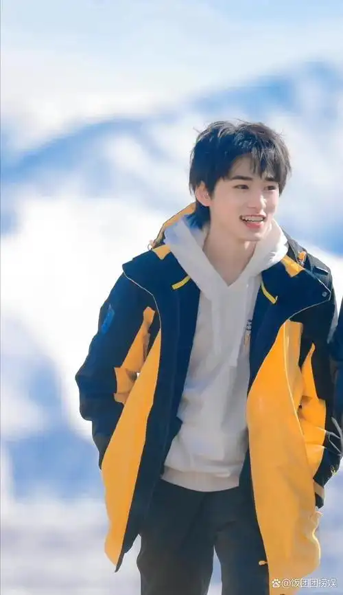 宋亚轩考上中戏后首个综艺官宣,看到其他嘉宾,粉丝直呼赚到了