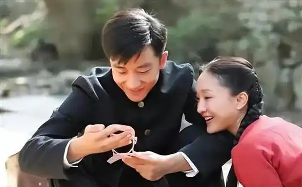 不拍戏就消失38岁的黄轩已经走上了男演员的另一条大道