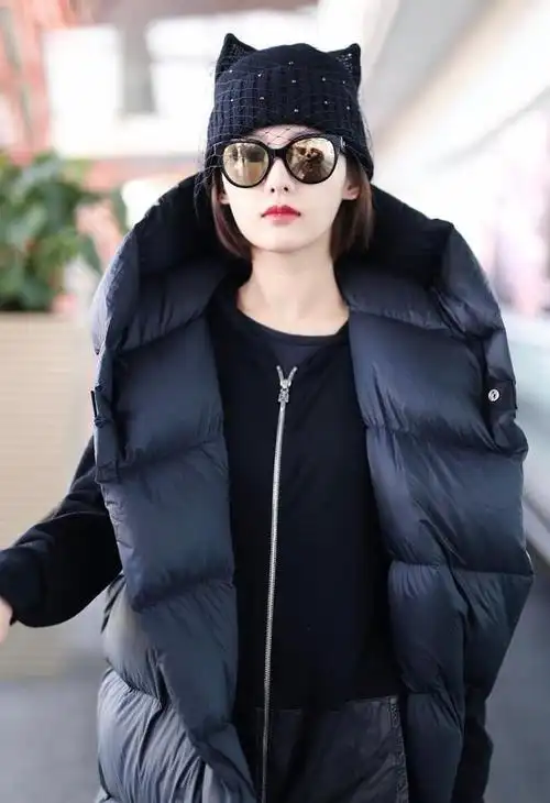 张嘉倪机场状态非常好针织网纱帽酷酷的明媚的脸蛋打破谣言