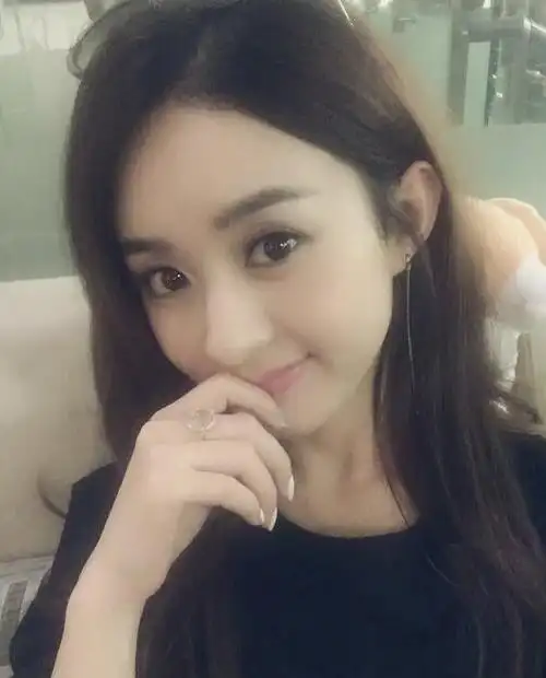 萌萌哒自拍也少不了长款耳环,就问你厉不厉害~长款吊坠形耳环也可以