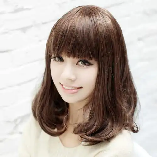 齐刘海蛋卷头发型出生年份:2010冬末春初.