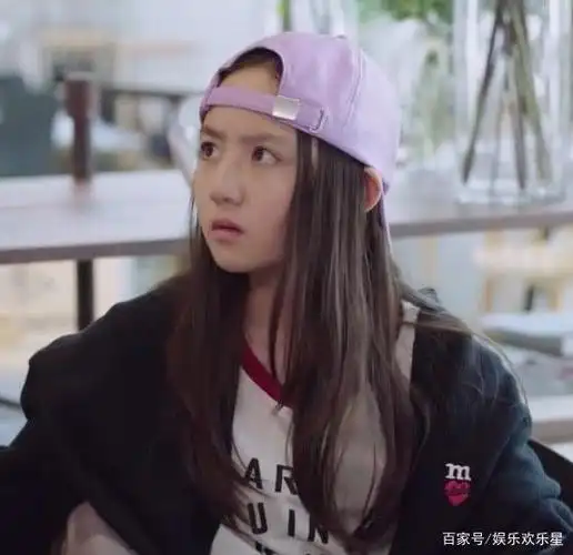 还记得《亲爱的热爱的》的小艾吗?剧中嫌她丑,写真集却美到犯规