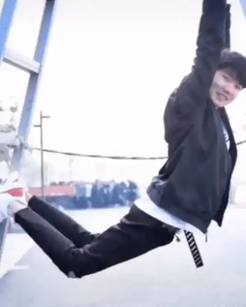 原创王源晒女友视角照片女摄像师和他关系不一般羡慕不来的福气