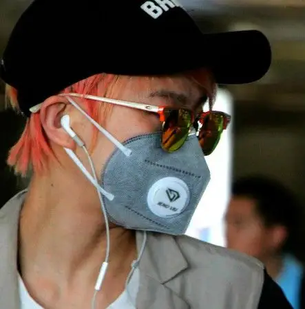 华晨宇领携喜欢武装爱戴"口罩"出行的快男超女们