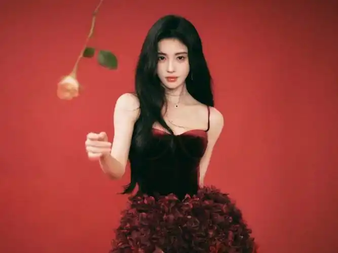 【鞠婧祎】上官芷来啦!0331广州qq音乐盛典红毯黑色晚礼服好惊艳!