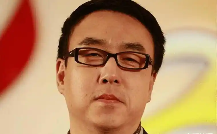 朗昆的第一段婚姻是同学也是同行,她就是知名导演王冼平,两人在学校的