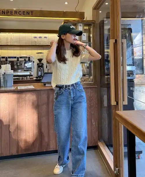 今天t爷给大家介绍来自韩国ins时尚博主nnino,她的穿衣风格,非常容易