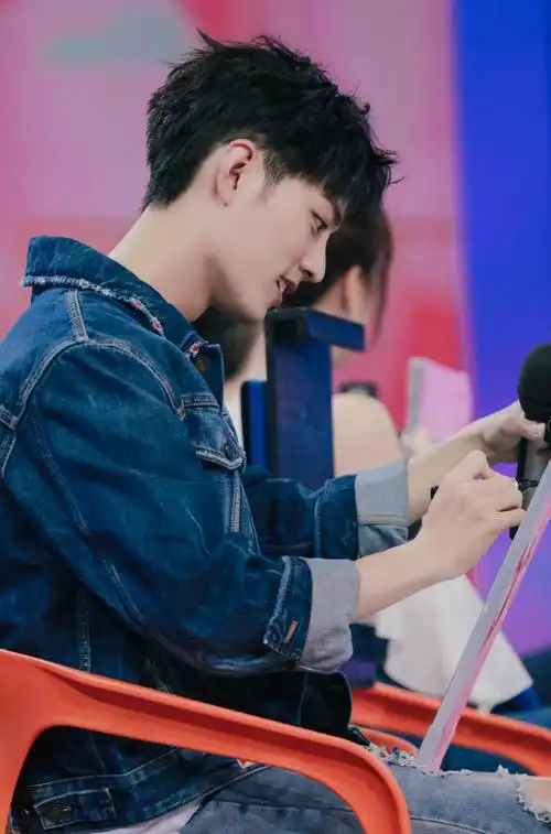 肖战《快乐大本营》剧照图片