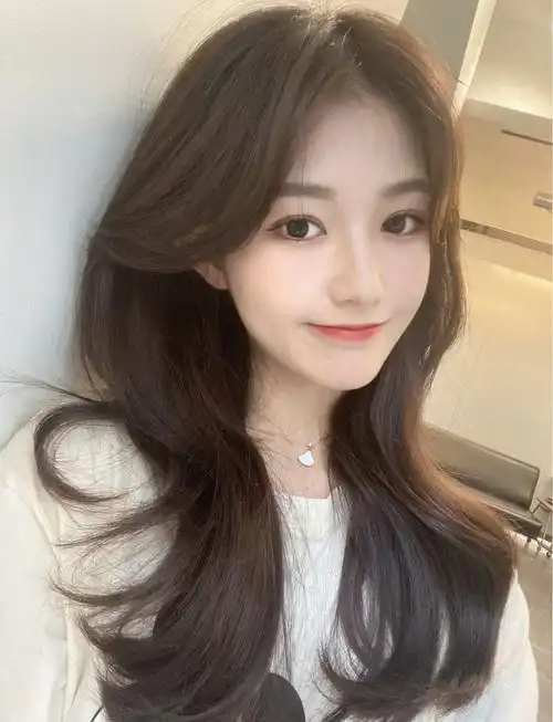 什么发色显白好看(女生染什么颜色的头发显得高级又减龄)-紫鱼翼