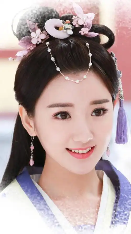 中国娱乐圈眼睛最美的女星杨幂热巴赵丽颖毛晓彤上榜