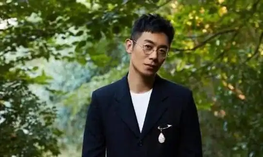 沈佳妮体操运动员转行当演员嫁小一岁朱亚文生两女被当成宝