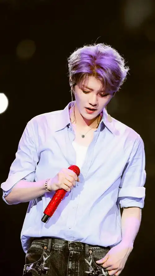 我并不是很想让我的主页出现稠人,所以我不会发,我只会发#鹿晗#美图