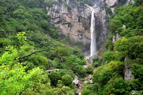 南召百尺潭雨中即景【1】