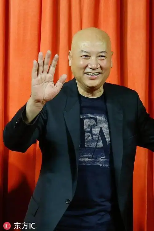 65岁唐僧迟重瑞和大1的1岁的女富豪妻子近照