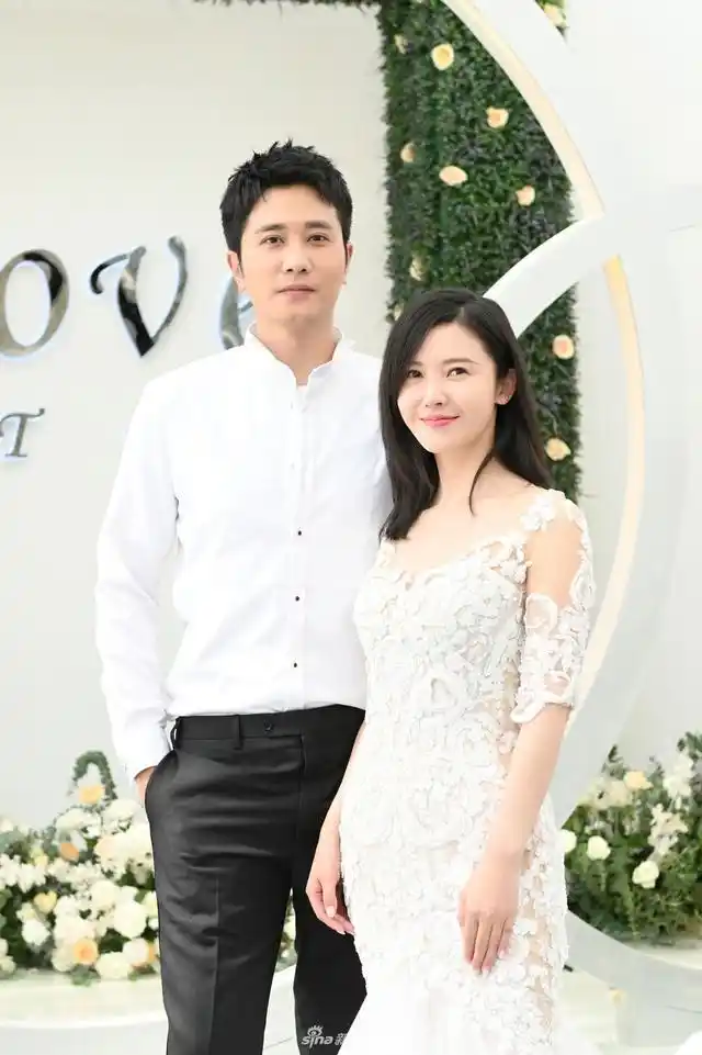 组图:《婚姻的两种猜想》探班 杨子姗彭冠英结婚场景曝光