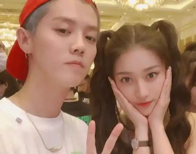 二字顶流疑似塌房,女友很知名,鹿晗粉丝急了|乐器|黄子韬|关晓彤_网易