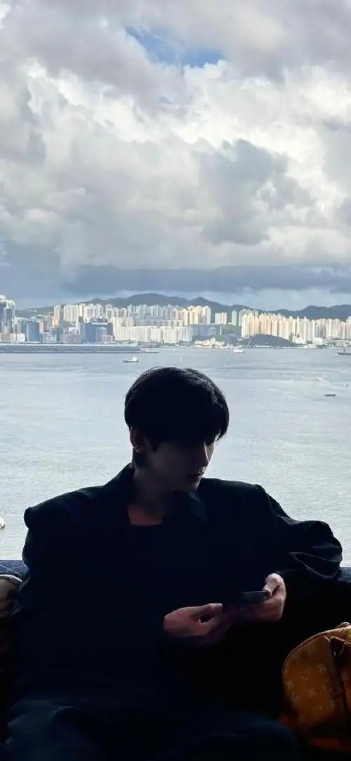 白敬亭日常照适合给我当壁纸最好三百六十五天不重样    #白敬亭的