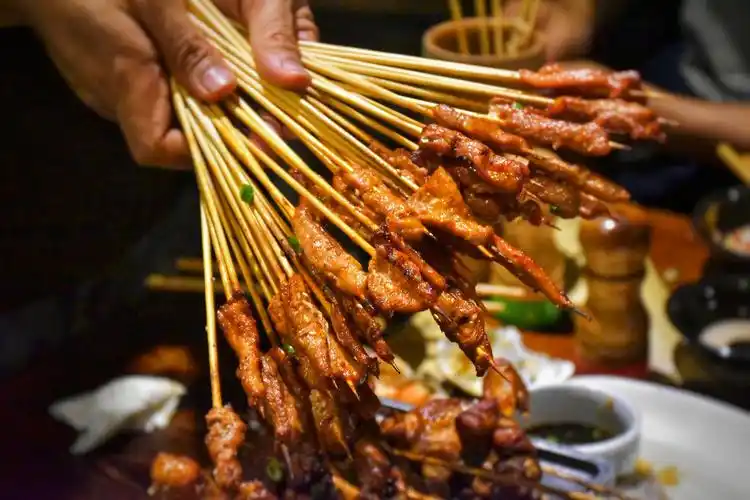 少侠,不来撸串好吃的薄情五花肉吗|五花肉|兔兔|烤串_新浪新闻