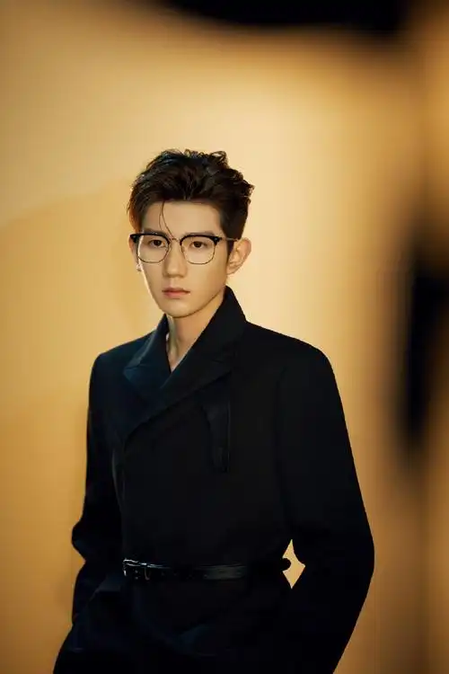 王源##王源金属眼镜大片