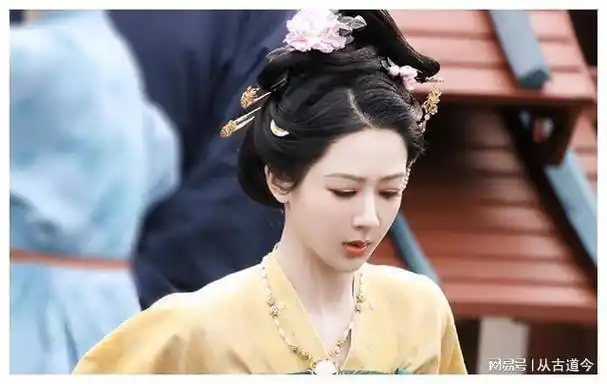 钟汉良49岁演父亲肖战32岁扮嫩挑战年龄差异演技