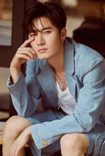 刘海宽最新写真来袭 解锁 "温暖忧郁"气质