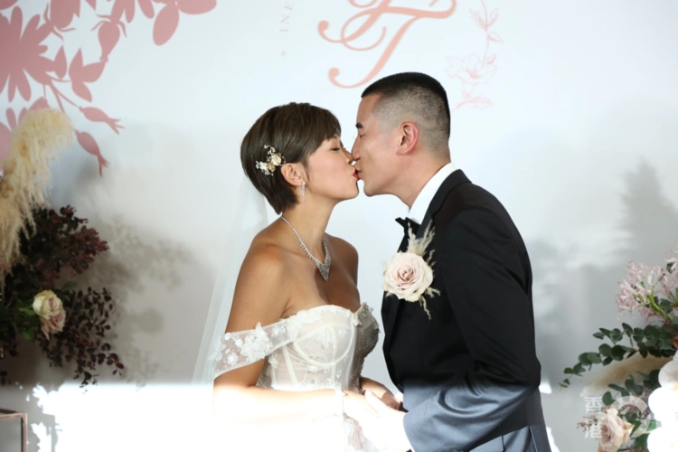 张卫健参加洪永城婚礼坦言将开拍追光吧哥哥2