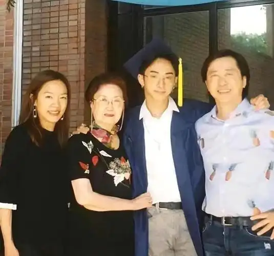 庾澄庆陪哈利毕业新妻嗨翻现场前妻不露面