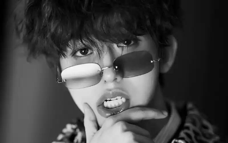 蔡徐坤帅气撩人写真图片桌面壁纸