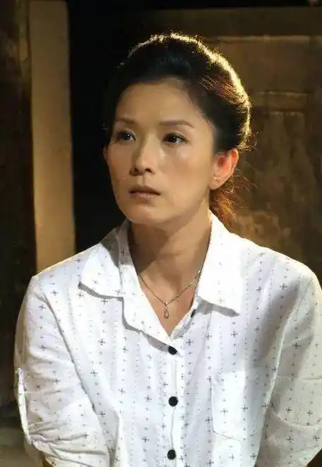 乌龙院女神叶全真,可与林青霞媲美,舔毛笔和用嘴接子弹太惊艳_时尚