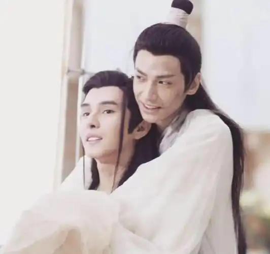 罗云熙邓伦哭戏大比拼一个哭的隐忍一个哭的像小孩看的人心疼