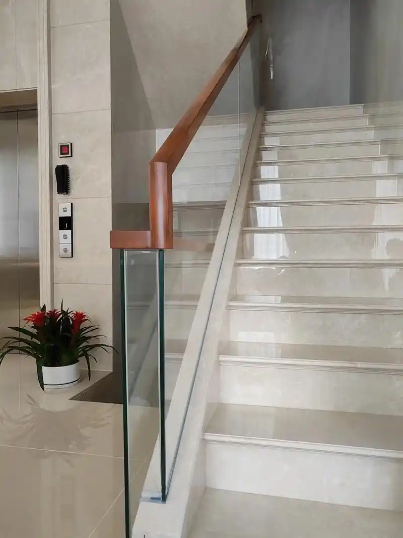 玻璃扶手 #玻璃楼梯 #玻璃扶手底槽 #玻璃护栏 南宁荣刚 - 抖音