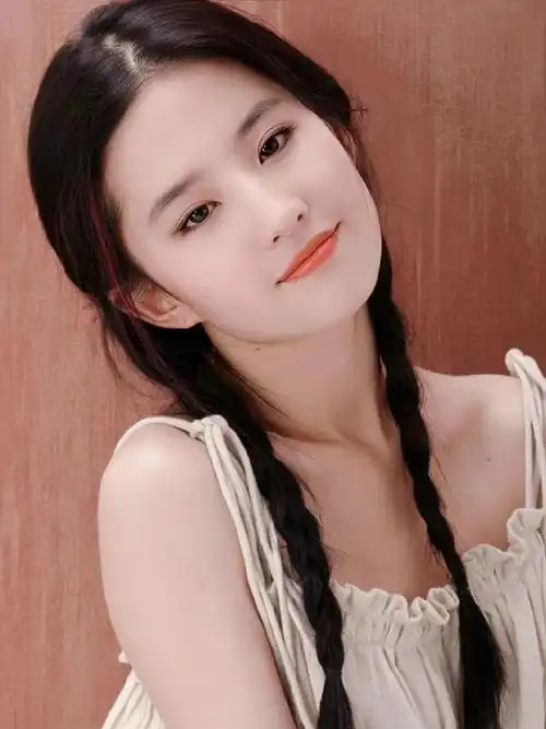 刘亦菲18岁麻花辫旧照