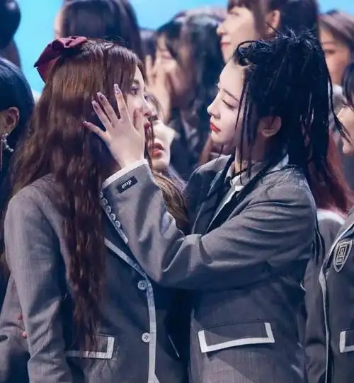 赵小棠虞书欣秀姐妹情被网友戏称大鱼海棠颜值双双扛打