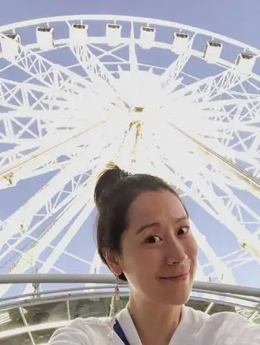 原创海清素颜参加同学聚会,脸上蜡黄还坑坑洼洼,一看就是40多岁了!