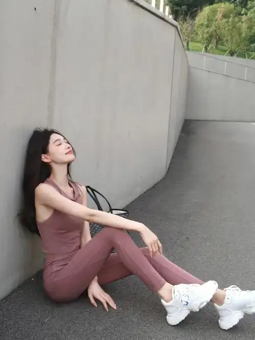 休闲运动装look穿衣自由日常管理好身材